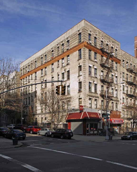 153 Manhattan Ave in New York, NY - Building Photo