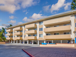 Village Green Apartments in Santa Clara, CA - Building Photo - Building Photo