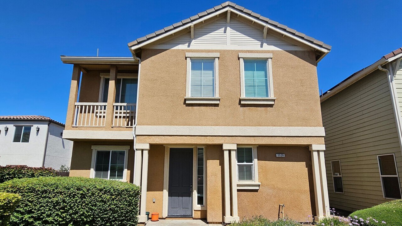 5529 N Valdez in Fresno, CA - Building Photo