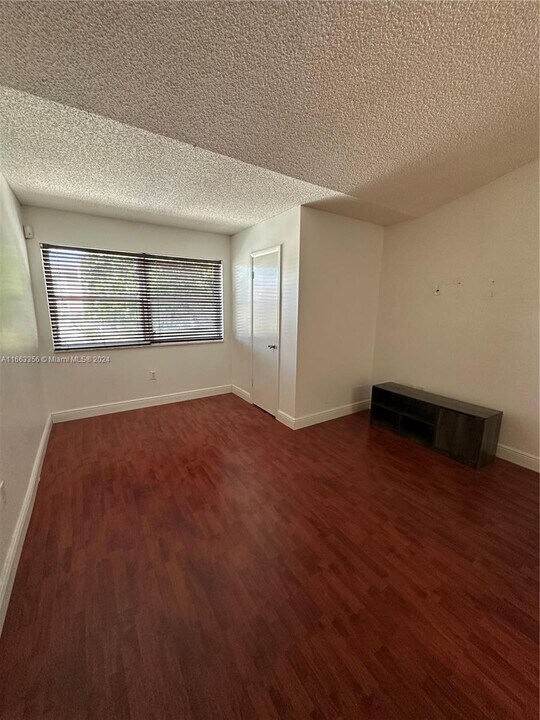 17580 NW 67th Pl-Unit -K-1 in Hialeah, FL - Building Photo