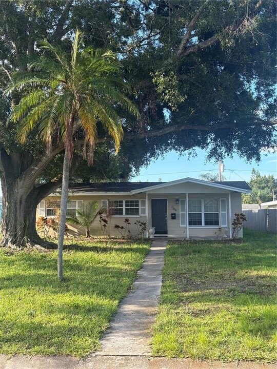 264 44th Ave NE in St. Petersburg, FL - Building Photo