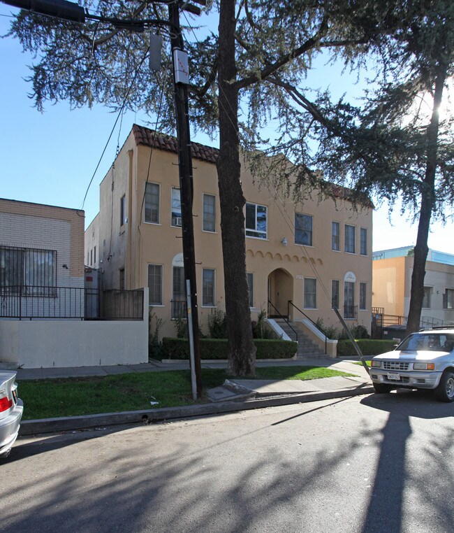 1522 N Mariposa Ave in Los Angeles, CA - Foto de edificio - Building Photo