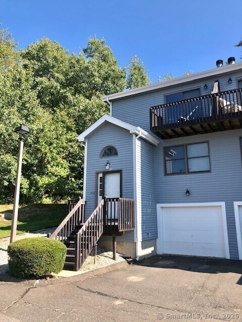property at 812 Lake Vista Dr