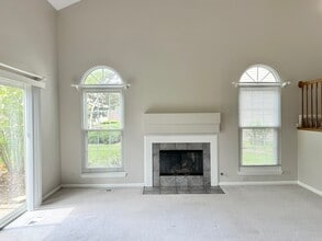 240 Steeplechase Ct in Schaumburg, IL - Building Photo - Building Photo