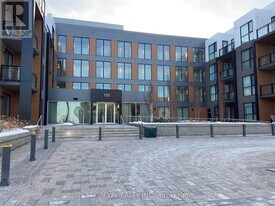 150 Sabina Dr in Oakville, ON - Building Photo