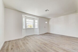1405 E Bridger Ave in Las Vegas, NV - Building Photo - Building Photo