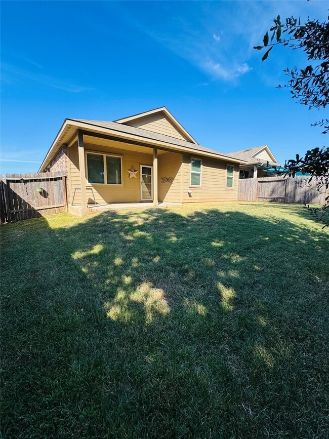 11387 Dawn Beach Ln in Panorama Village, TX - Building Photo - Building Photo