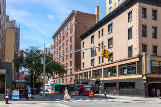 125 E 63rd St in New York, NY - Building Photo - Building Photo