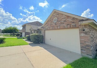 915 Curry St in Baytown, TX - Building Photo - Building Photo