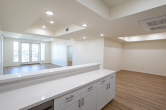 Gilmore Apartments LLC in Van Nuys, CA - Building Photo - Building Photo