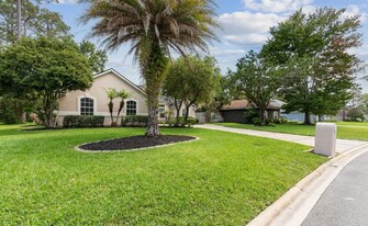 1912 Bluebonnet Way, Unit B309 in Orange Park, FL - Building Photo