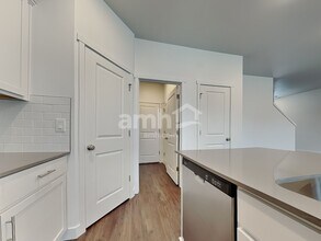 7921 Selah St SW in Olympia, WA - Building Photo - Building Photo