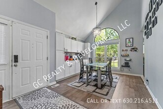 100 Chatsworth Cir in Schaumburg, IL - Building Photo - Building Photo