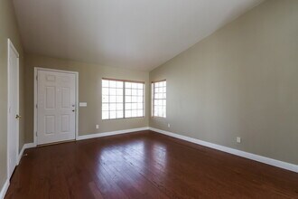 7205 W Los Gatos Dr in Glendale, AZ - Foto de edificio - Building Photo