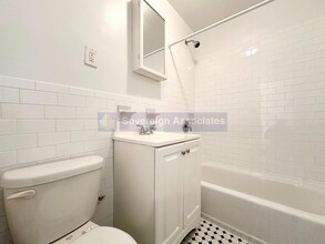 2940 E 196th St-Unit -C3 in Bronx, NY - Building Photo - Building Photo