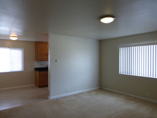 1642 Queen Charlotte Dr, Unit 3