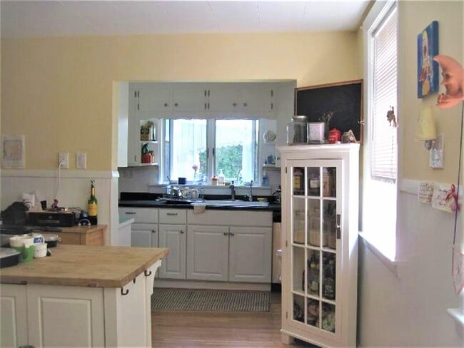 81 Bartlett St, Unit 1 in Somerville, MA - Foto de edificio - Building Photo