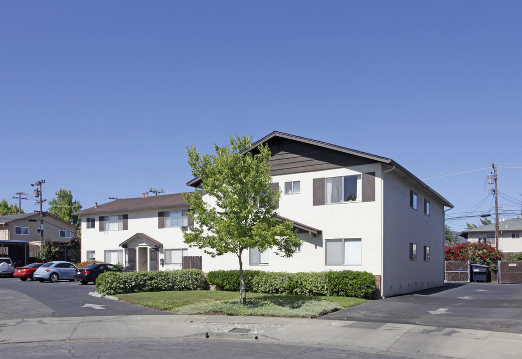 667-672 Kodiak Ct in Sunnyvale, CA - Building Photo