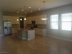10681 Essex Square Blvd in Ft. Myers, FL - Building Photo - Building Photo