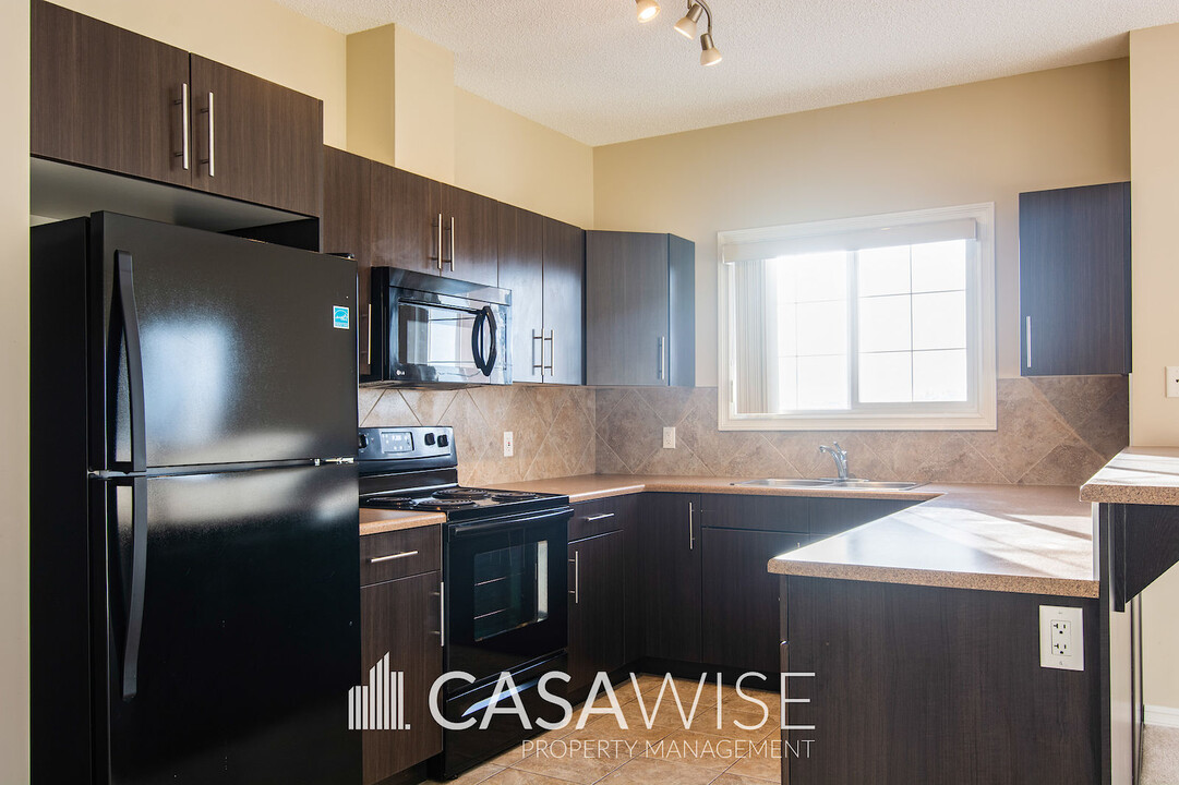 263-263 Macewan Rd in Edmonton, AB - Building Photo
