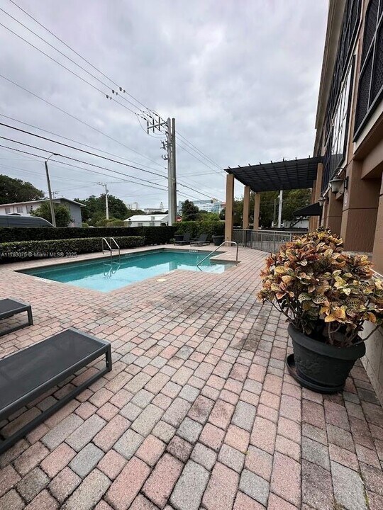 3590 Coral Wy in Miami, FL - Building Photo