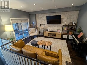 43 Dryden Wy in Toronto, ON - Building Photo - Building Photo