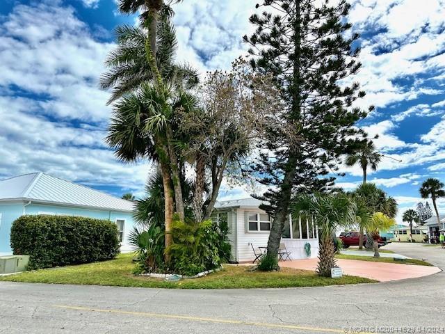 952 Nettles Blvd in Jensen Beach, FL - Foto de edificio - Building Photo