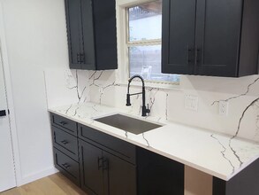 2410 Santa Rita St in Austin, TX - Building Photo - Building Photo