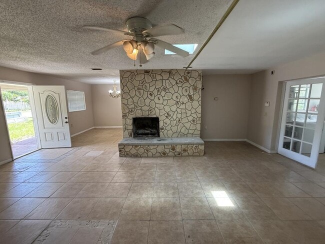 600 Byron Ave in Daytona Beach, FL - Building Photo - Building Photo