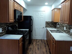 2419 Burleson Ct in Austin, TX - Building Photo - Building Photo