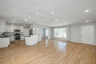 6002 Cary Dr in Austin, TX - Building Photo - Building Photo