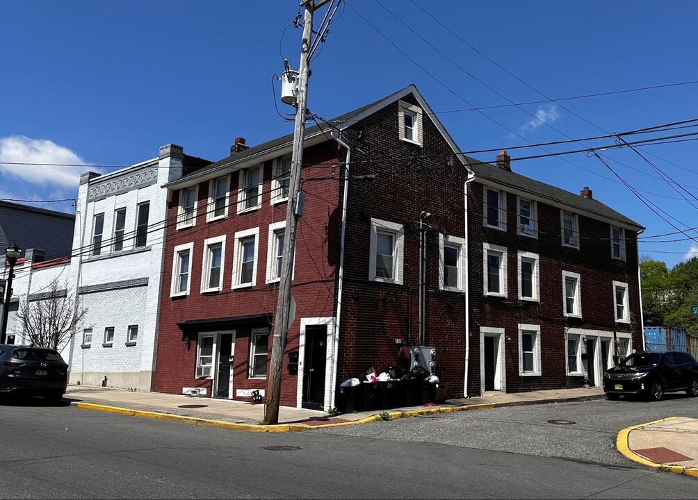 317 S Main St in Phillipsburg, NJ - Building Photo