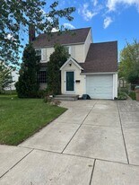 12 Cleveland Dr in Cheektowaga, NY - Building Photo