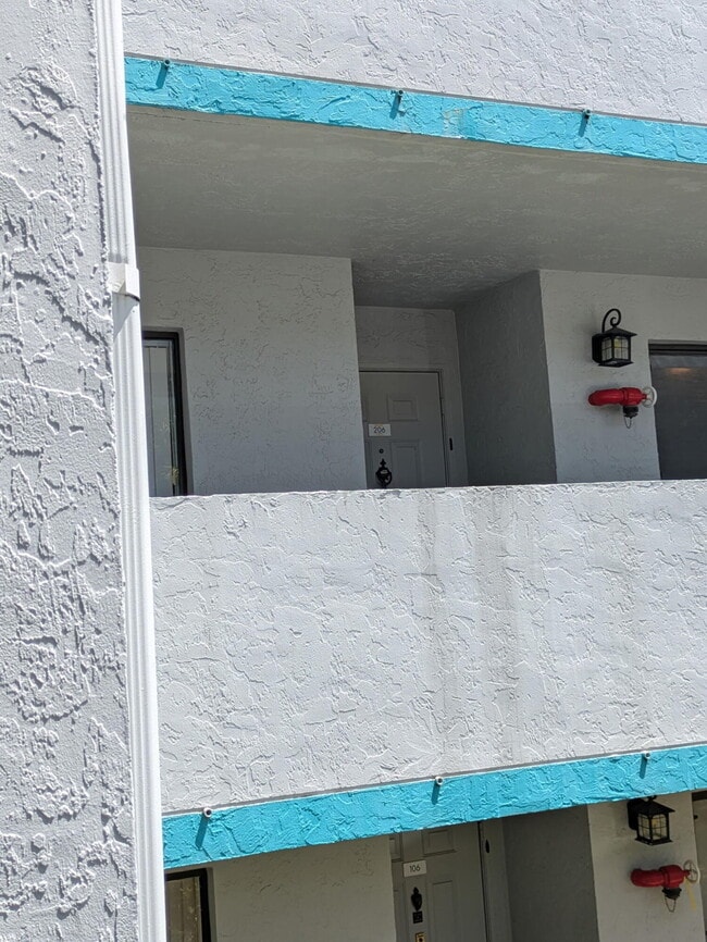 4725 Lucerne Lakes Blvd E in Greenacres, FL - Building Photo - Building Photo