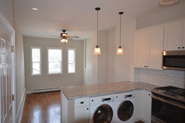 12 Chelsea St, Unit 1 in Boston, MA - Building Photo - Building Photo