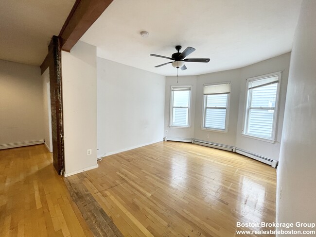 7 Iroquois St, Unit #2 in Boston, MA - Building Photo - Building Photo