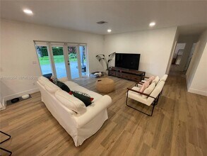 10343 SW 114th St in Miami, FL - Building Photo - Building Photo