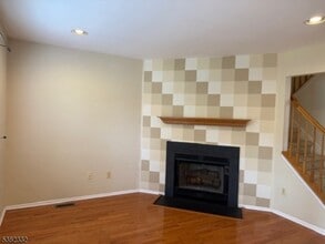 8 Bateman Way in Hillsborough Township, NJ - Building Photo - Building Photo