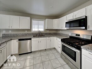433 Longtree Ave in Henderson, NV - Building Photo - Building Photo