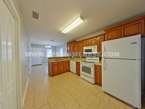 567 W Orange Ave in Defuniak Springs, FL - Building Photo - Building Photo