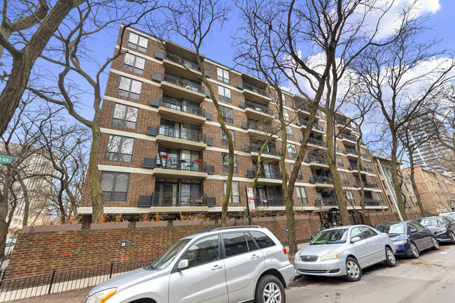 property at 2600 N Hampden Ct