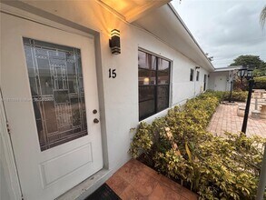 2231 NE 170th St in North Miami Beach, FL - Building Photo - Building Photo