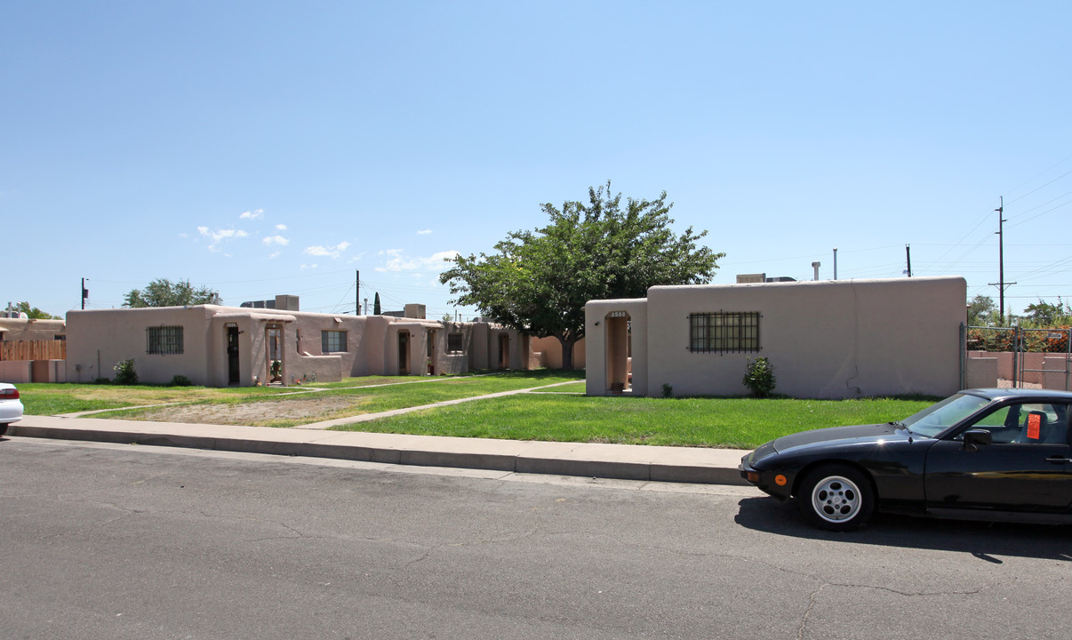 3500-3504 Ross Ave SE in Albuquerque, NM - Building Photo