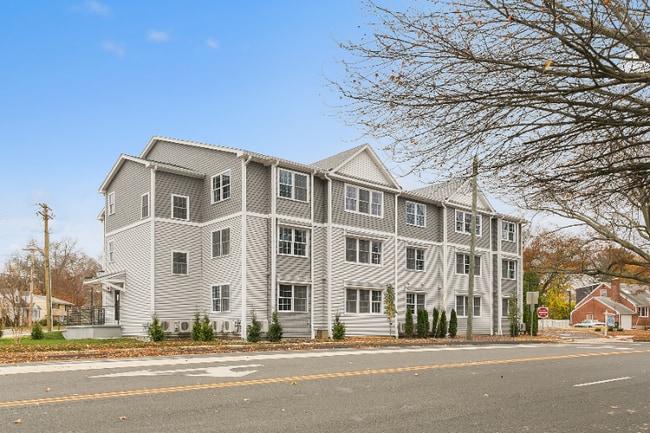 1645 Black Rock Tpke in Fairfield, CT - Foto de edificio - Building Photo