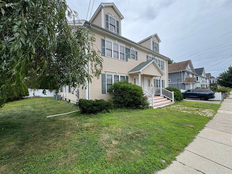 4 Margaret St in Arlington, MA - Building Photo