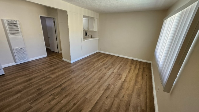 property at 14926 Hawthorne Blvd