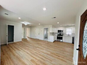 17 1/2 Thomas St in South River, NJ - Building Photo - Building Photo