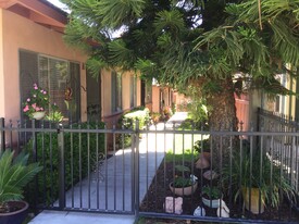 224 Linwood Ave, Unit D in Monrovia, CA - Building Photo