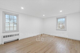 104 Mishawum Rd in Woburn, MA - Foto de edificio - Building Photo