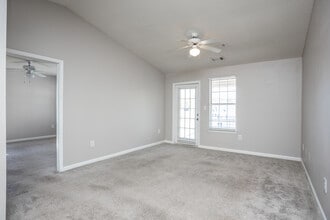 Walden Landing Apartment Homes in Hampton, GA - Foto de edificio - Interior Photo